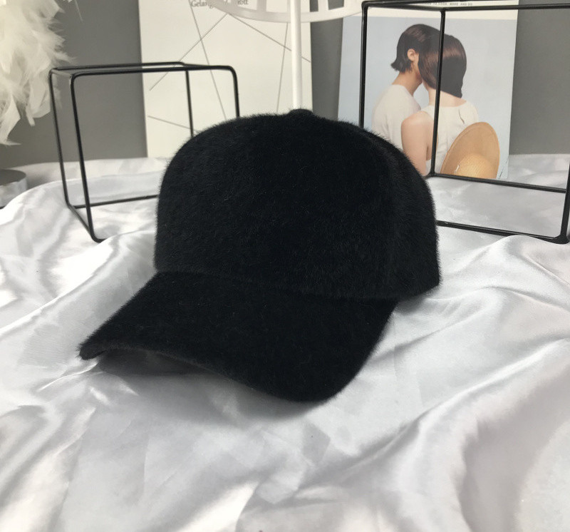 Új modell női sapka napellenzővel - télre alkalmas