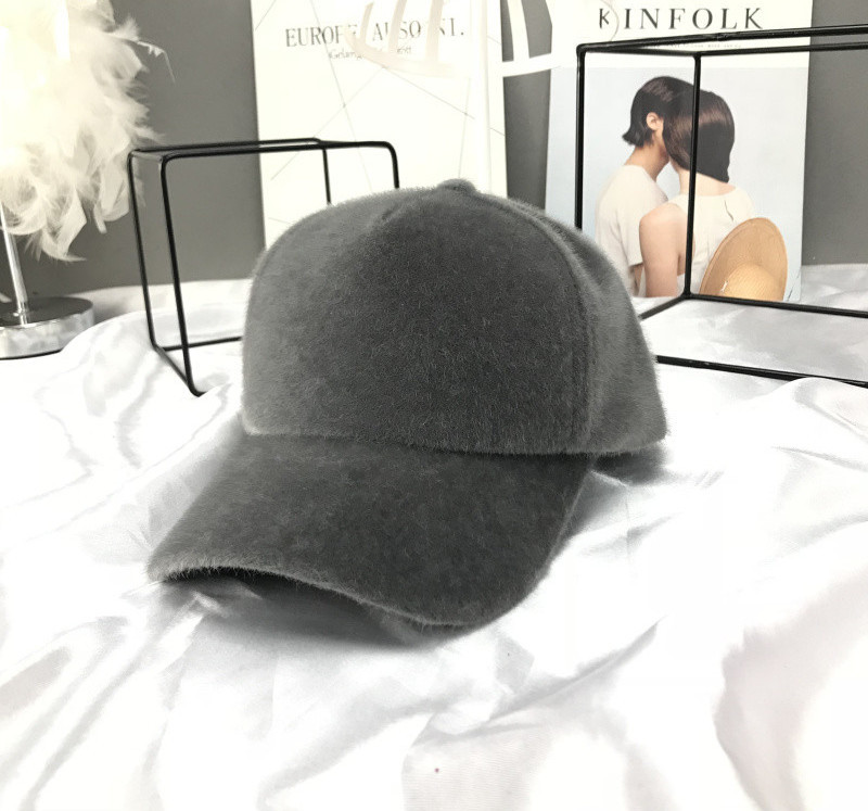 Új modell női sapka napellenzővel - télre alkalmas