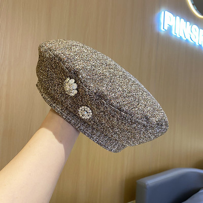 Καθημερινό γυναικείο καπέλο με μεταλλικά στοιχεία - τύπου μπερέ