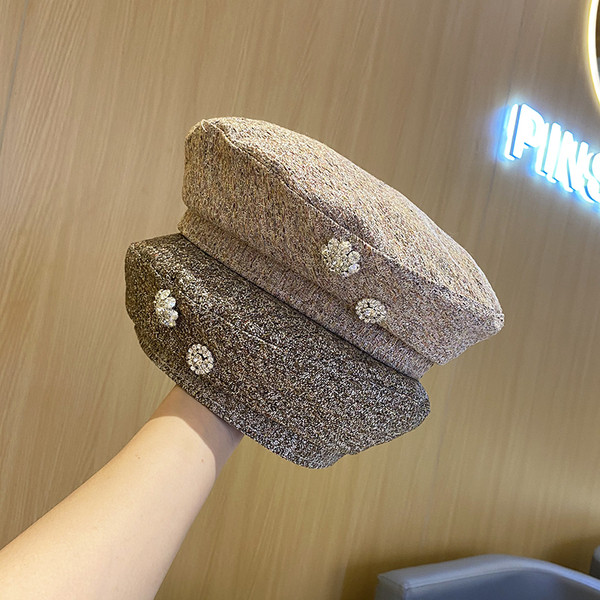 Καθημερινό γυναικείο καπέλο με μεταλλικά στοιχεία - τύπου μπερέ