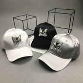 Hétköznapi női sapka - napellenzővel és hímzéssel