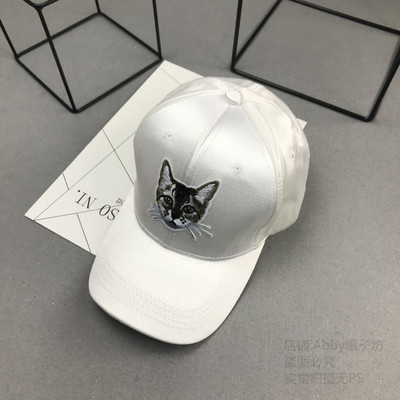 Hétköznapi női sapka - napellenzővel és hímzéssel