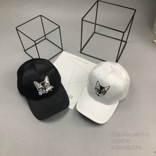 Hétköznapi női sapka - napellenzővel és hímzéssel