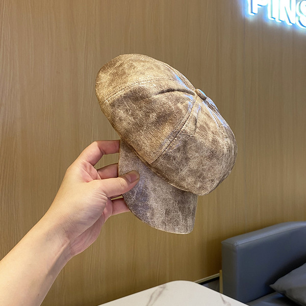 Lezser női bőrkalap napellenzővel, négy színben