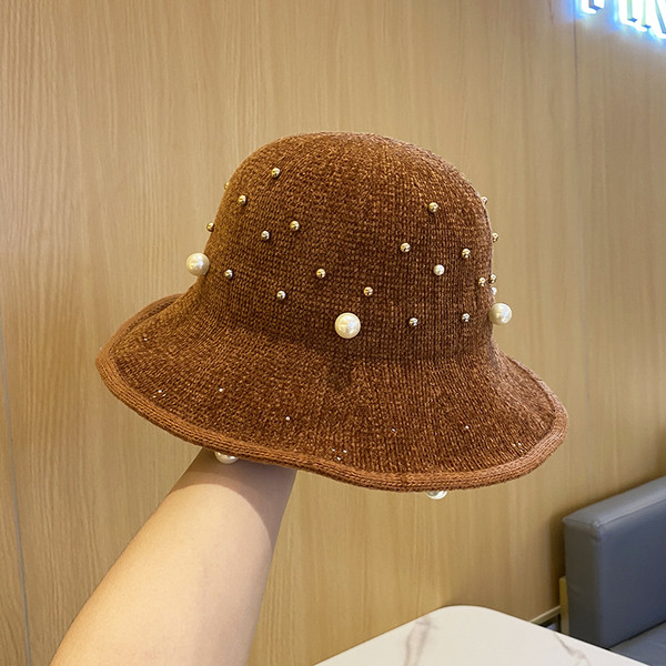 Κομψό γυναικείο καπέλο με πέρλες - κατάλληλο για το φθινόπωρο και το χειμώνα