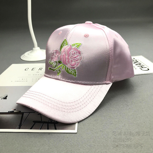 Új modell női sapka - napellenzővel és hímzéssel