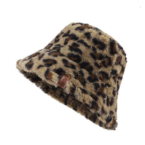 Horgásztoll típusú női sapka