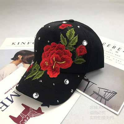 Új modell női sapka kövekkel és hímzéssel