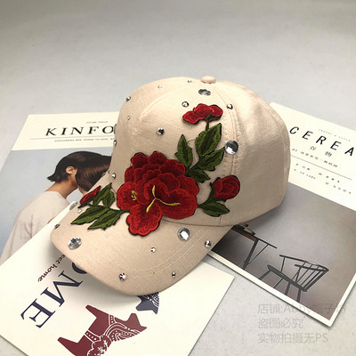 Új modell női sapka kövekkel és hímzéssel