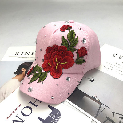 Új modell női sapka kövekkel és hímzéssel