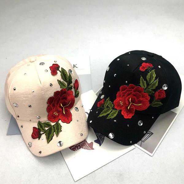 Új modell női sapka kövekkel és hímzéssel