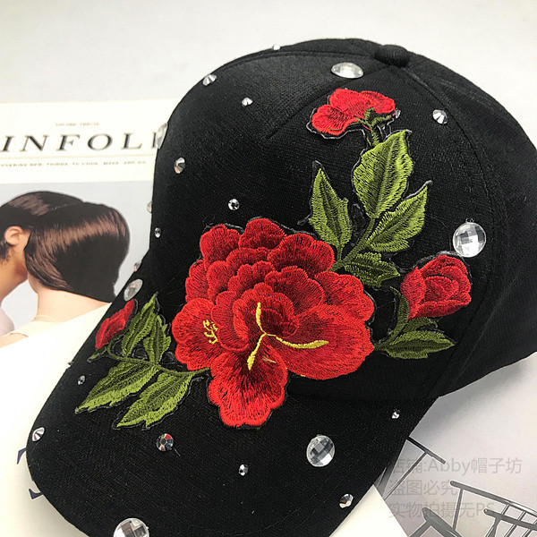 Új modell női sapka kövekkel és hímzéssel