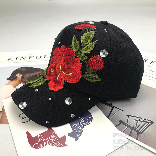 Új modell női sapka kövekkel és hímzéssel