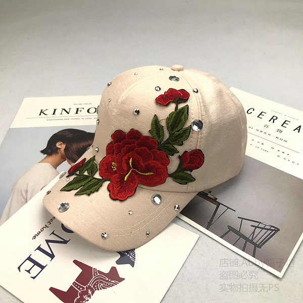 Új modell női sapka kövekkel és hímzéssel