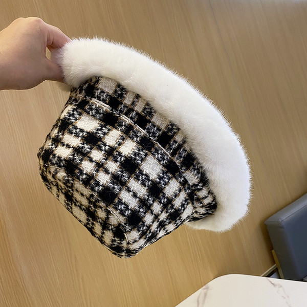 Κομψό γυναικείο καρό καπέλο με γούνα