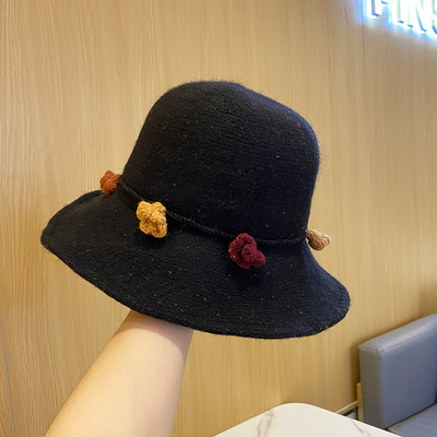 Κομψό γυναικείο καπέλο με λουλούδια σε διάφορα χρώματα