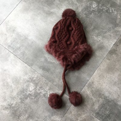 Νέο πλεκτό γυναικείο καπέλο με ωτοασπίδες τύπου φούντες