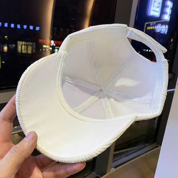 Őszi-téli női kordbársony sapka napellenzővel