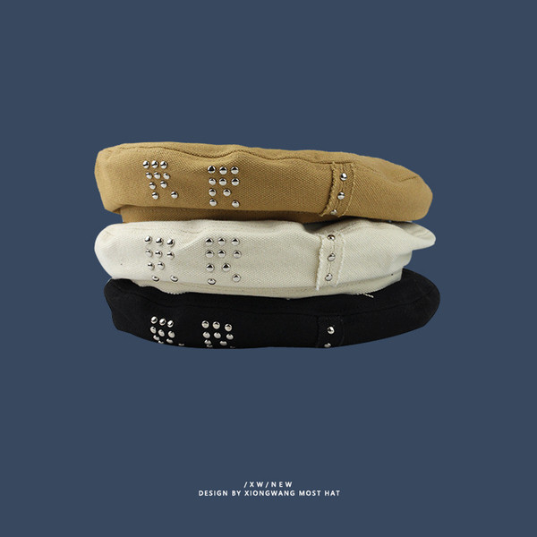 Καπέλο μπερέ με μεταλλικά τρουξ