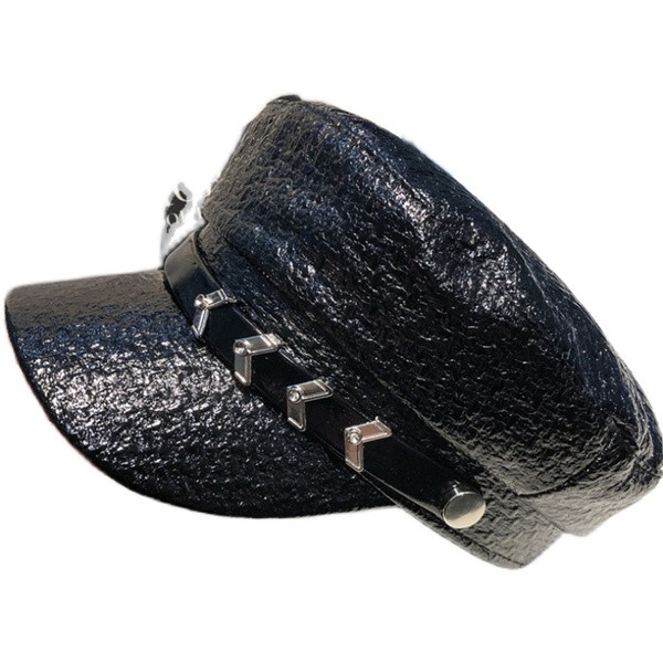 Lezser női bőr sapka napellenzővel és fém elemekkel