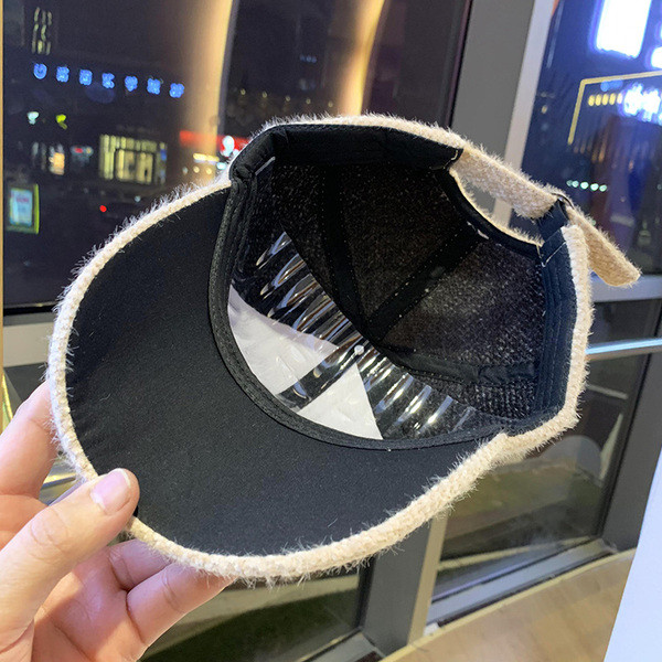 Φθινόπωρο-χειμερινό  γυναικείο καπέλο με γείσο