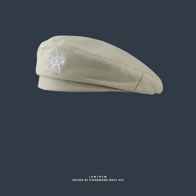 Textil barett hímzéssel