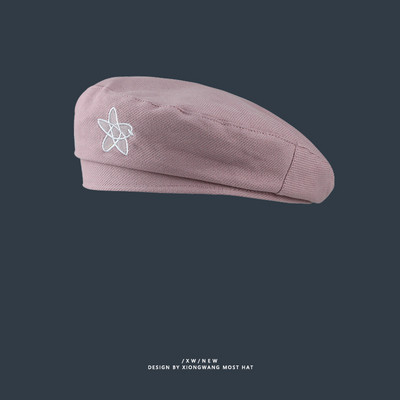 Textil barett hímzéssel