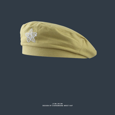 Textil barett hímzéssel