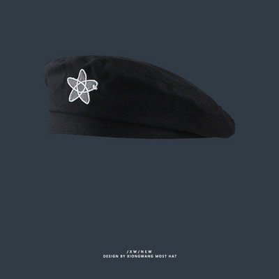 Textil barett hímzéssel