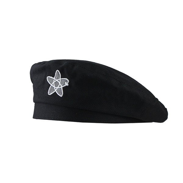 Textil barett hímzéssel