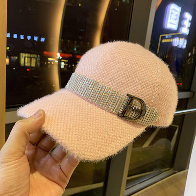 Μοντέρνο γυναικείο καπέλο με διακοσμιτκές πέτρες και μεταλλικό στοιχείο