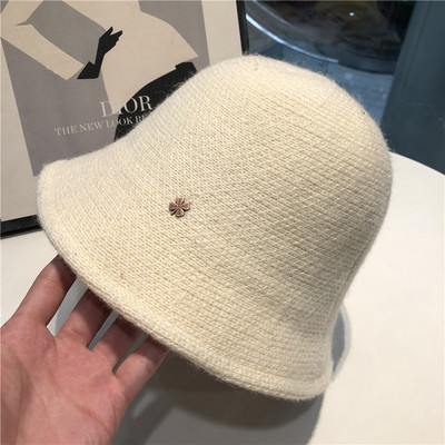 Női alkalmi sapka fém elemmel, négy színben