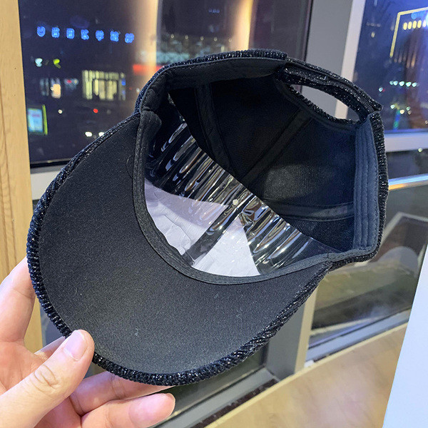 Alkalmi női kordbársony sapka fém elemmel