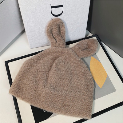 Γυναικείο χειμερινό καπέλο με τρισδιάστατο στοιχείο σε διάφορα χρώματα