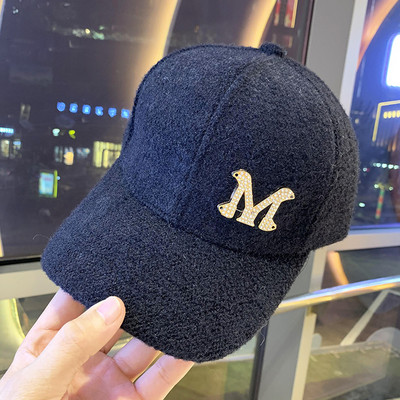 Καθημερινό γυναικείο καπέλο με μεταλλικό στοιχείο σε διάφορα χρώματα