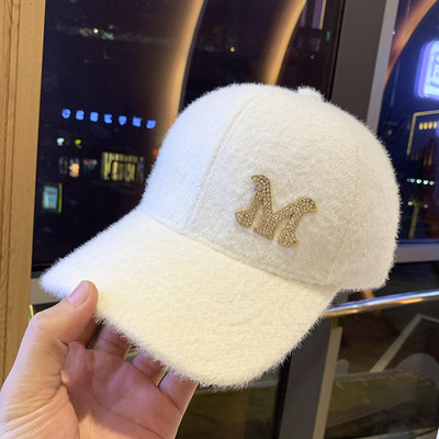 Καθημερινό γυναικείο καπέλο με μεταλλικό στοιχείο σε διάφορα χρώματα