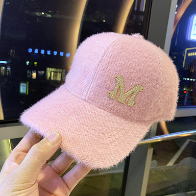 Καθημερινό γυναικείο καπέλο με μεταλλικό στοιχείο σε διάφορα χρώματα