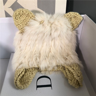 Γυναικείο πλεκτό καπέλο με γούνα και τρισδιάστατο στοιχείο