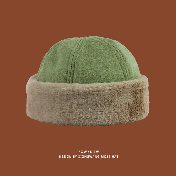 Meleg téli sapka tollal