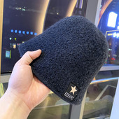 Νέο μοντέλο χειμερινό καπέλο με έμβλημα