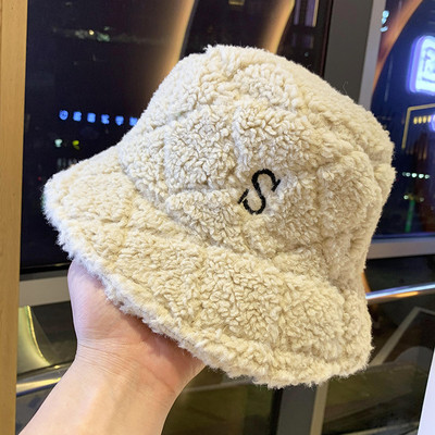 Νέο μοντέλο γυναικείο καπέλο με μεταλλικό γράμμα