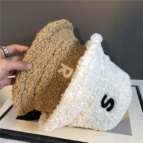 Plüss női sapka négy színben