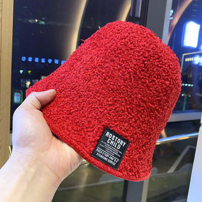 Új modell téli női puha sapka emblémával