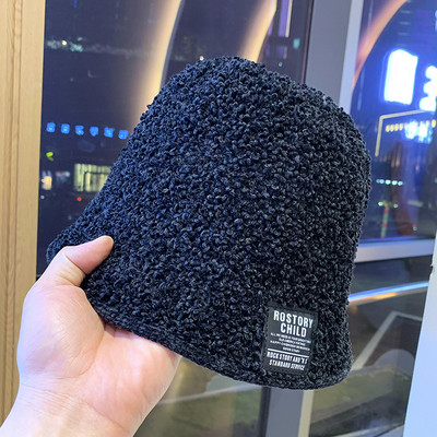 Új modell téli női puha sapka emblémával