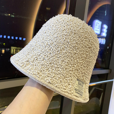 Új modell téli női puha sapka emblémával