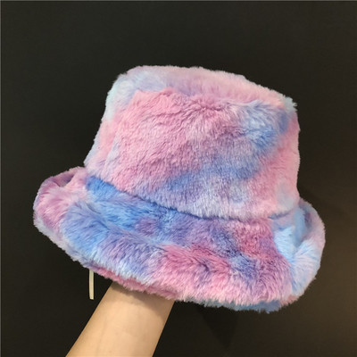 Ежедневна дамска пухена шапка в два цвята