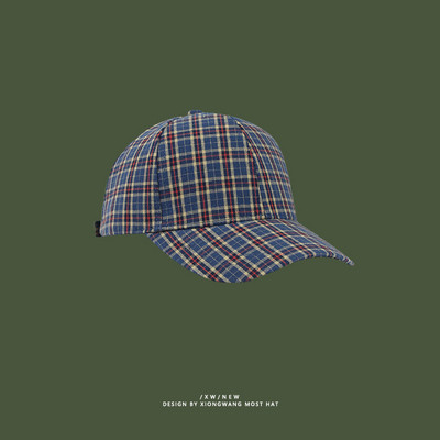 Пролетна карирана шапка с козирка