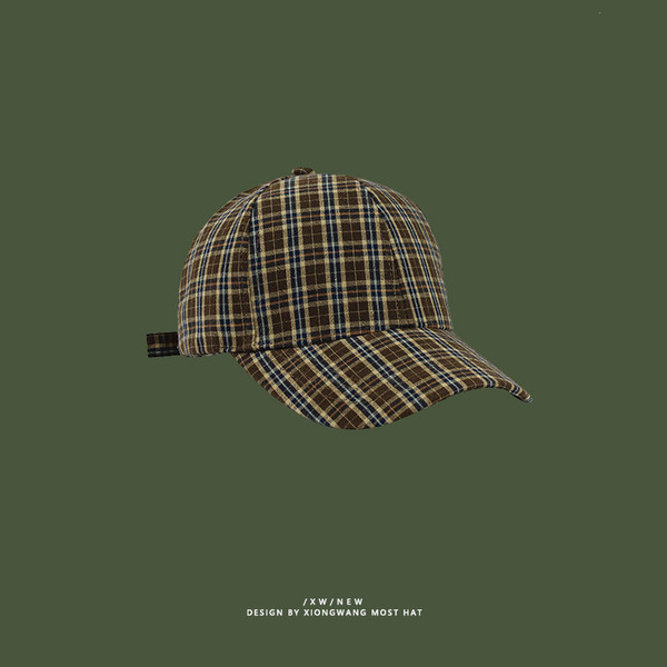 Пролетна карирана шапка с козирка