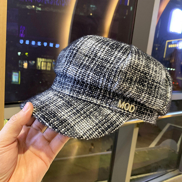 Нов модел дамска шапка с козирка- тип каскет