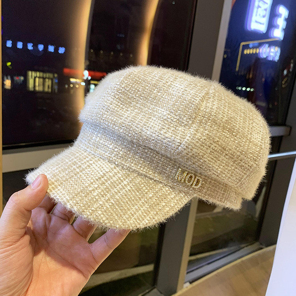 Нов модел дамска шапка с козирка- тип каскет